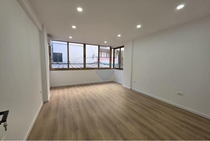 Ambient biznesi me qera 3+1 ne Tirane - 1,200 Euro