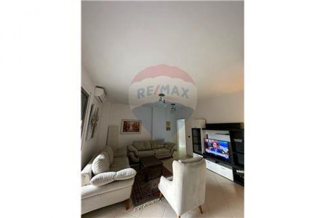 Shtepi me qera 2+1 ne Tirane - 800 Euro