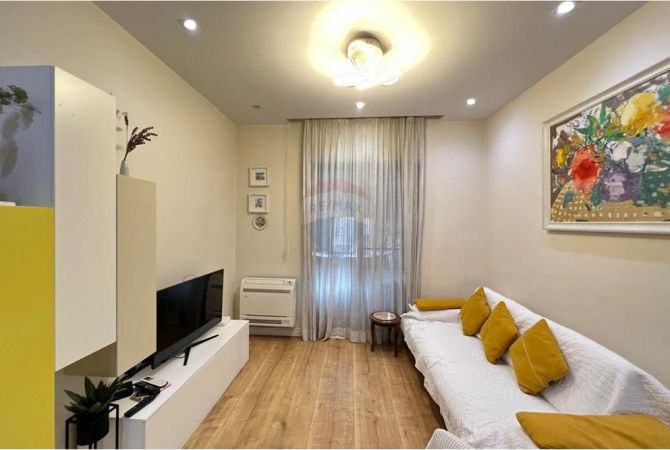 Shtepi me qera 2+1 ne Tirane - 800 Euro