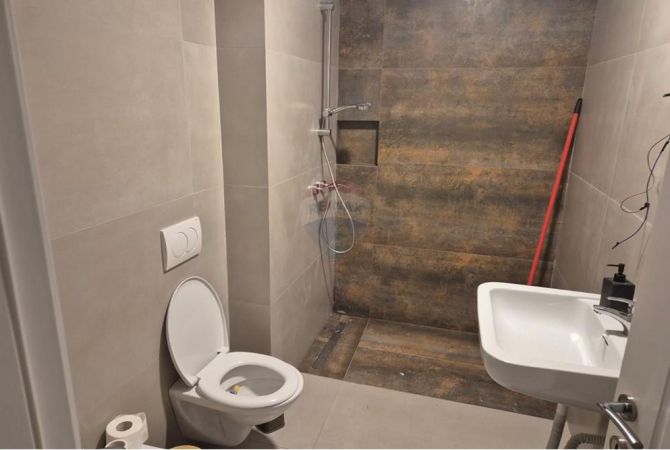 Ambient biznesi me qera 3+1 ne Tirane - 2,200 Euro