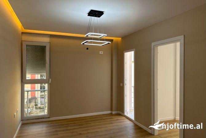 Shtepi ne shitje Apartament ne Tirane, 2+1, Mobilimi Bosh, pa mobiluar, Pagesa 195,000  Euro.