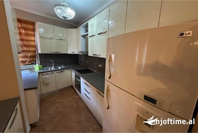 Shtepi me qera Apartament ne Tirane, 2+1, Mobilimi E mobiluar, Pagesa 80,000  Leke.