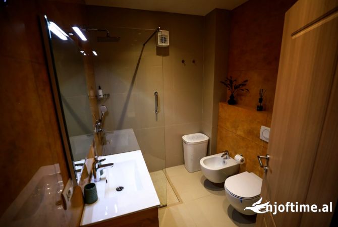 Shtepi me qera 2+1 ne Tirane - 1,200 Euro