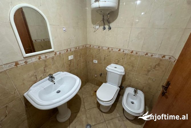 Shtepi ne shitje Apartament ne Tirane, 2+1, Mobilimi E mobiluar, Pagesa 205,800  Euro.