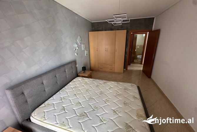 Shtepi ne shitje Apartament ne Tirane, 2+1, Mobilimi E mobiluar, Pagesa 205,800  Euro.