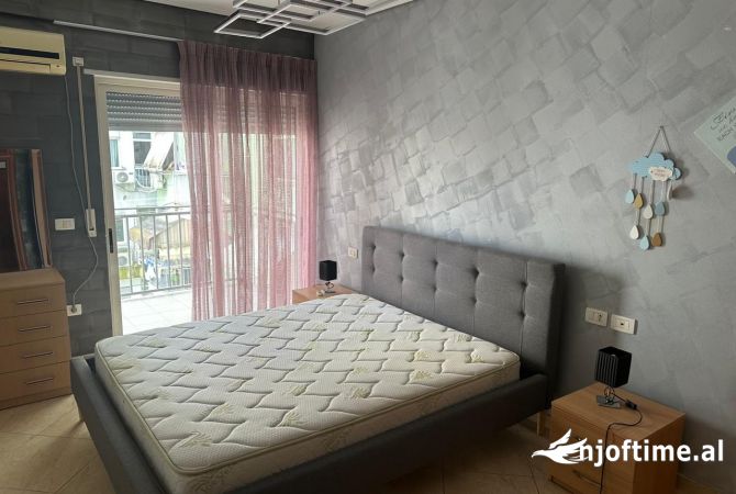 Shtepi ne shitje Apartament ne Tirane, 2+1, Mobilimi E mobiluar, Pagesa 205,800  Euro.