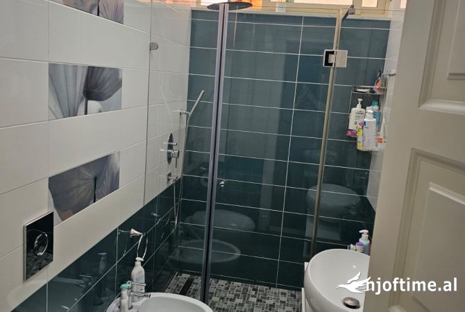 Shtepi ne shitje Apartament ne Tirane, 2+1, Mobilimi E mobiluar, Pagesa 190,500  Euro.