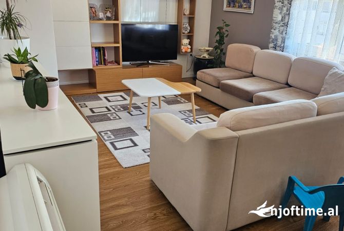 Shtepi ne shitje Apartament ne Tirane, 2+1, Mobilimi E mobiluar, Pagesa 190,500  Euro.