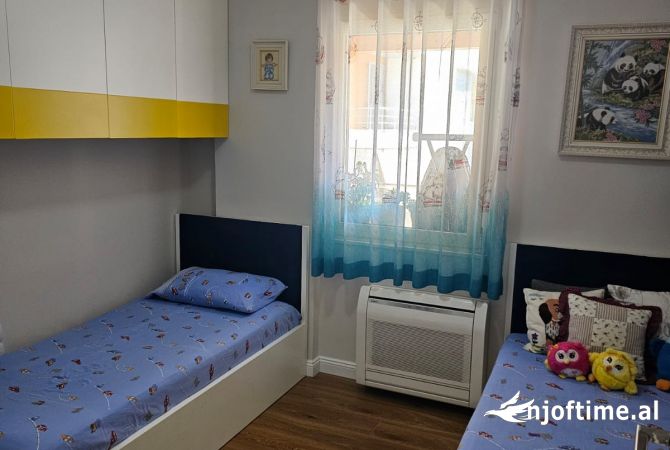 Shtepi ne shitje Apartament ne Tirane, 2+1, Mobilimi E mobiluar, Pagesa 190,500  Euro.