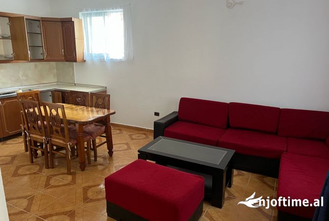 Shtepi me qera 2+1 ne Tirane - 40,000 Leke
