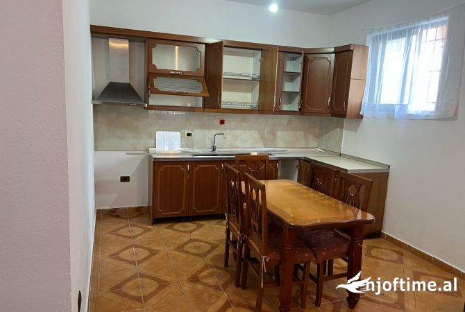 Shtepi me qera 2+1 ne Tirane - 40,000 Leke