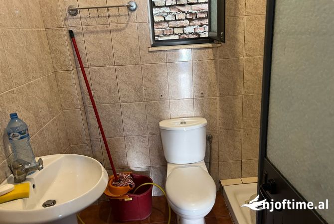 Shtepi me qera Shtepi Private ne Tirane, 2+1, Mobilimi E mobiluar, Pagesa 40,000  Leke.