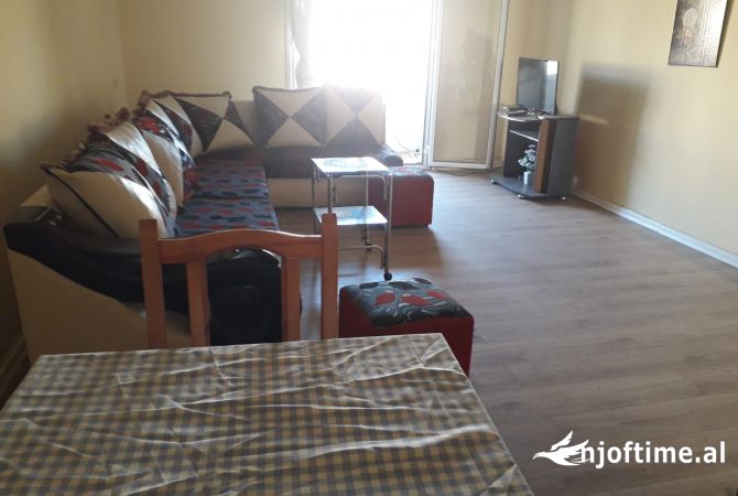 Shtepi me qera Apartament ne Tirane, 2+1, Mobilimi E mobiluar, Pagesa 500  Euro.