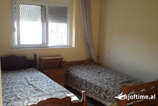 Shtepi me qera Apartament ne Tirane, 2+1, Mobilimi E mobiluar, Pagesa 500  Euro.
