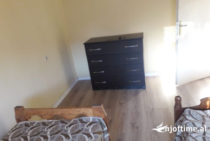 Shtepi me qera Apartament ne Tirane, 2+1, Mobilimi E mobiluar, Pagesa 500  Euro.