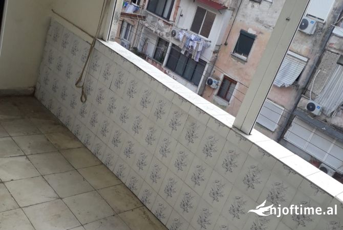 Shtepi me qera Apartament ne Tirane, 2+1, Mobilimi E mobiluar, Pagesa 500  Euro.