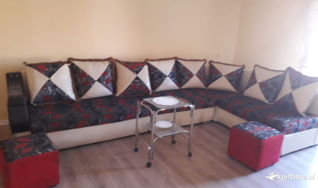Shtepi me qera Apartament ne Tirane, 2+1, Mobilimi E mobiluar, Pagesa 500  Euro.