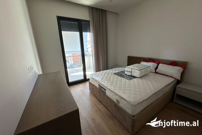 Shtepi me qera 2+1 ne Tirane - 1,300 Euro
