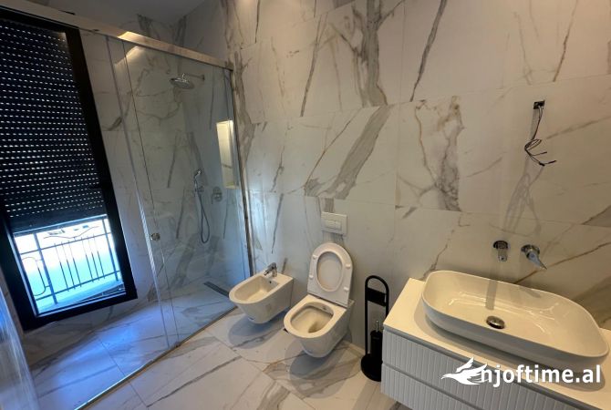 Shtepi me qera Apartament ne Tirane, 2+1, Mobilimi E mobiluar, Pagesa 1,300  Euro.