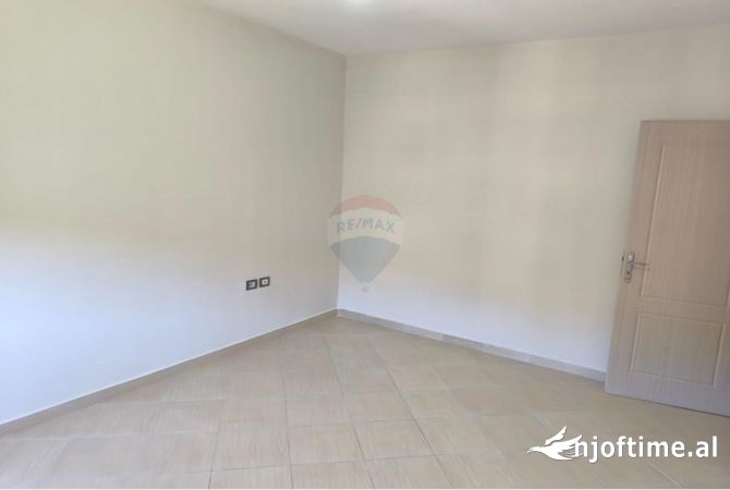 Shtepi me qera 1+1 ne Tirane - 330 Euro