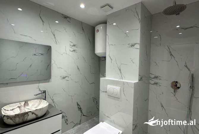 Shtepi ne shitje Apartament ne Tirane, 2+1, Mobilimi Pjeserisht e mobiluar, Pagesa 195,000  Euro.