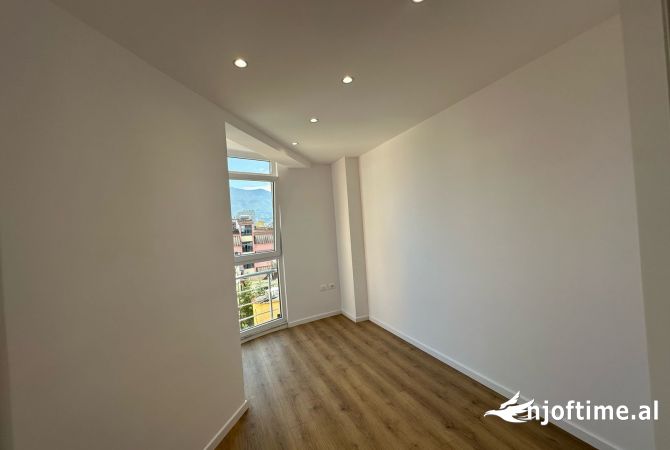 Shtepi ne shitje Apartament ne Tirane, 2+1, Mobilimi Pjeserisht e mobiluar, Pagesa 195,000  Euro.