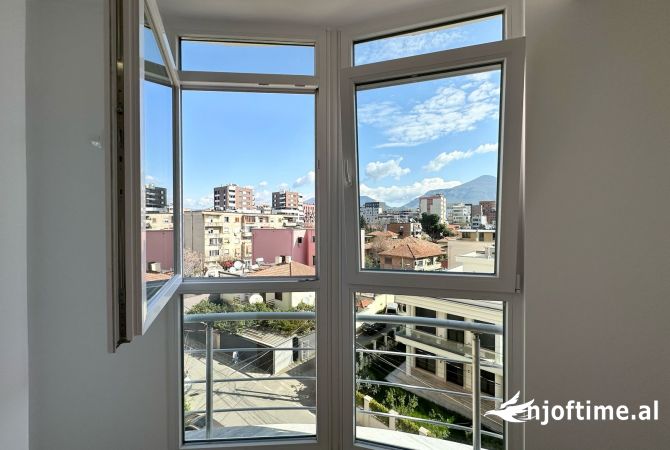 Shtepi ne shitje Apartament ne Tirane, 2+1, Mobilimi Pjeserisht e mobiluar, Pagesa 195,000  Euro.