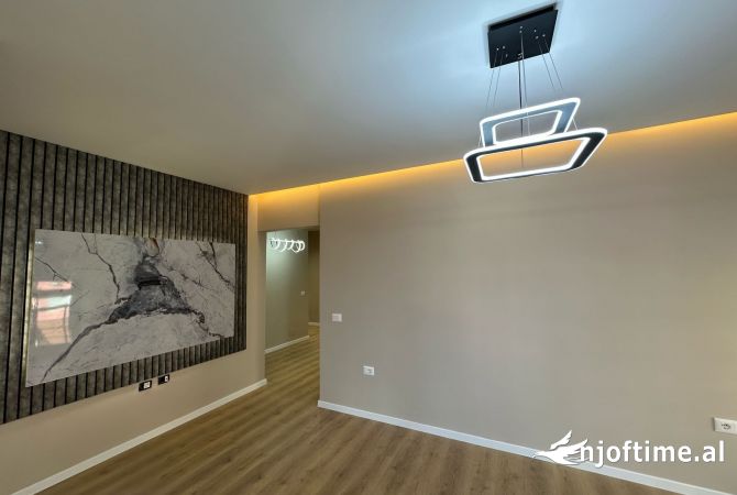 Shtepi ne shitje Apartament ne Tirane, 2+1, Mobilimi Pjeserisht e mobiluar, Pagesa 195,000  Euro.