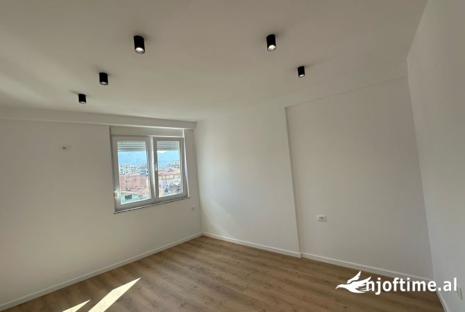 Shtepi ne shitje Apartament ne Tirane, 2+1, Mobilimi Pjeserisht e mobiluar, Pagesa 195,000  Euro.