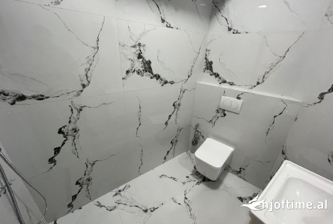 Shtepi me qera Apartament ne Tirane, 1+1, Mobilimi Pjeserisht e mobiluar, Pagesa 800  Euro.