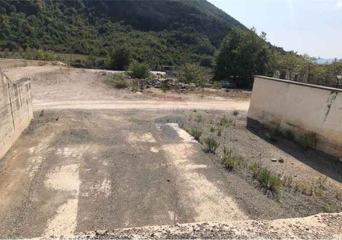 Truall ose Toke ne Tirane - 150,000 Euro