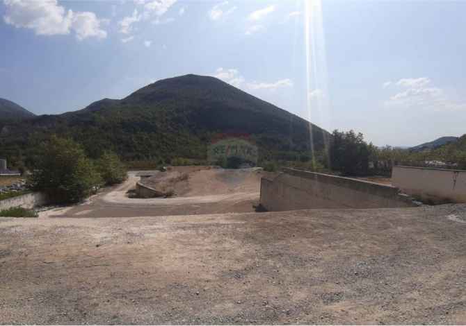 Truall ose Toke ne Tirane - 150,000 Euro