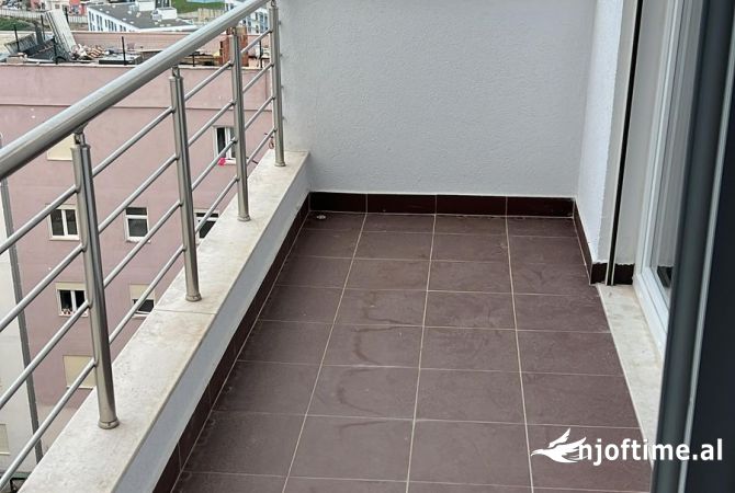 Shtepi ne shitje Apartament ne Tirane, 1+1, Mobilimi E mobiluar, Pagesa 95,000  Euro.