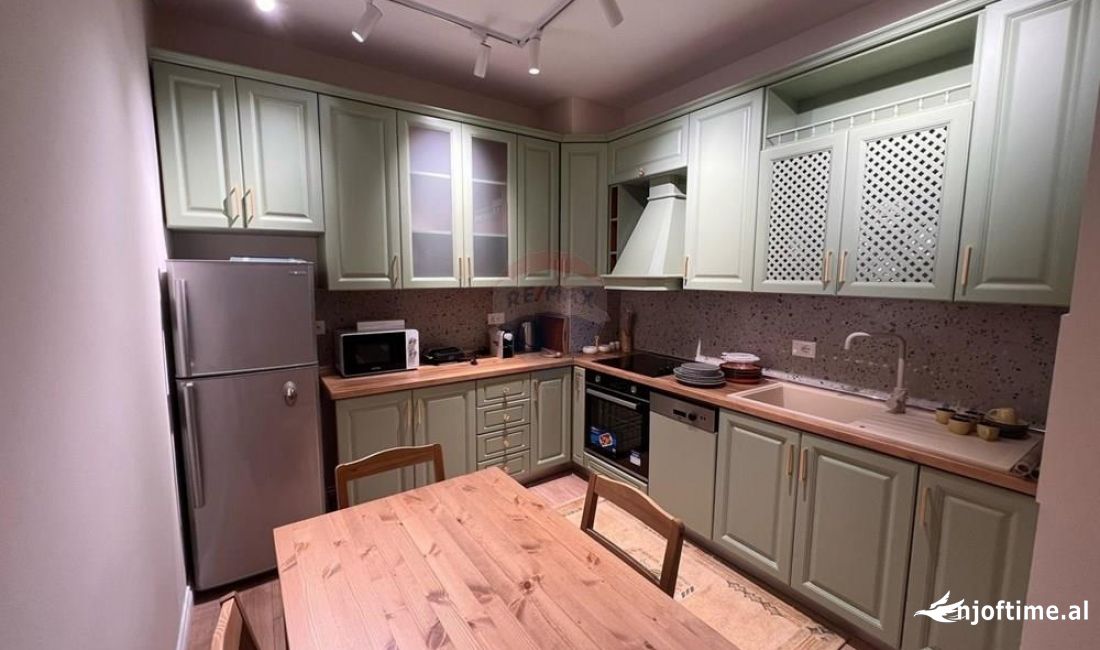 Shtepi me qera Apartament ne Tirane, 1+1, Mobilimi E mobiluar, Pagesa 1,000  Euro.