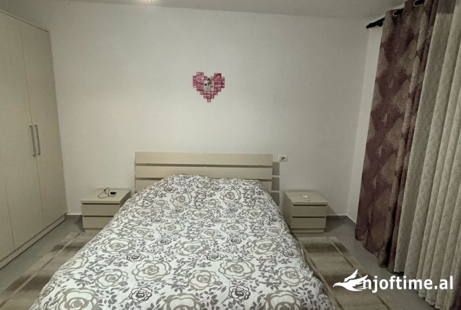 Shtepi ne shitje Apartament ne Tirane, 2+1, Mobilimi Bosh, pa mobiluar, Pagesa 137,000  Euro.
