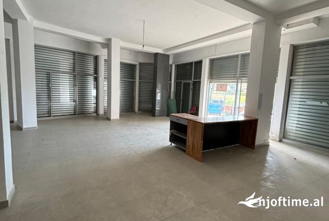 Dyqan me qera ne Astir