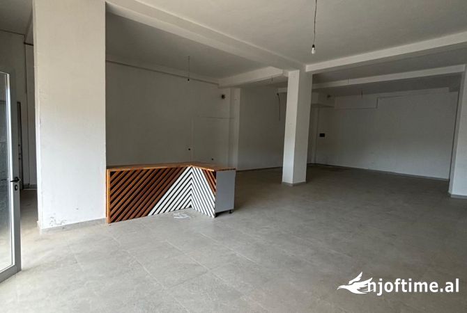 Dyqan me qera ne Astir