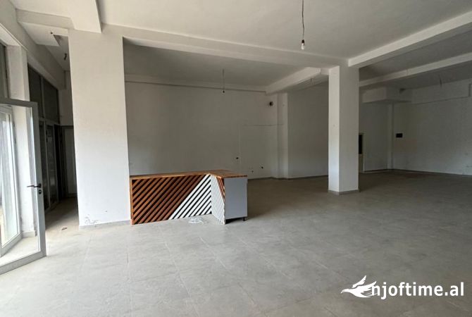 Ambient biznesi me qera 1+1 ne Tirane - 80,000 Leke
