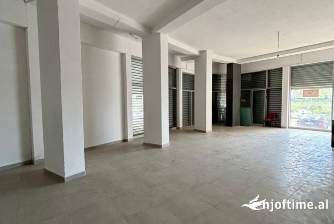 Dyqan me qera ne Astir