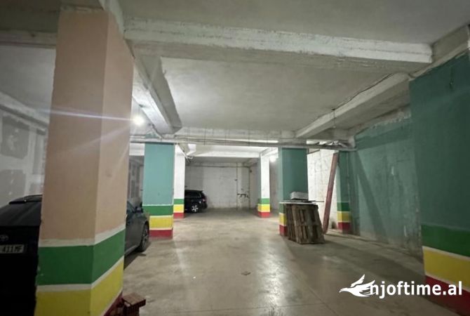 Ambient biznesi me qera 4+1 ne Tirane - 1,200 Euro