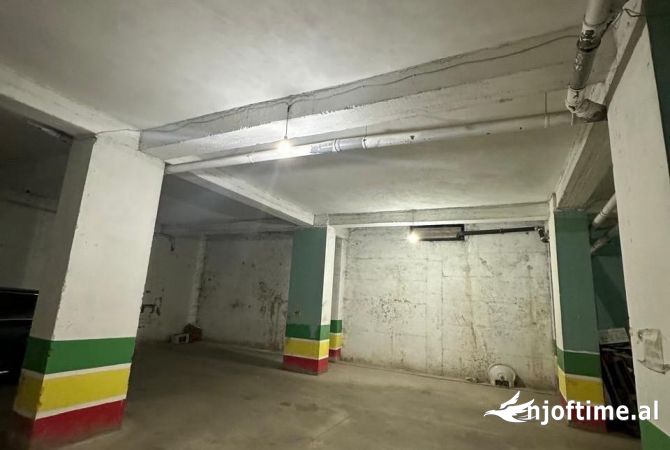 Ambient biznesi me qera 4+1 ne Tirane - 1,200 Euro