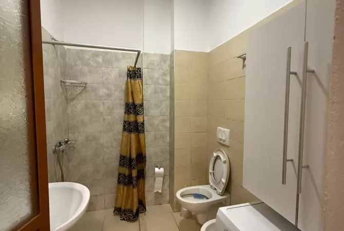 Shtepi me qera Apartament ne Tirane, 1+1, Mobilimi E mobiluar, Pagesa 450  Euro.