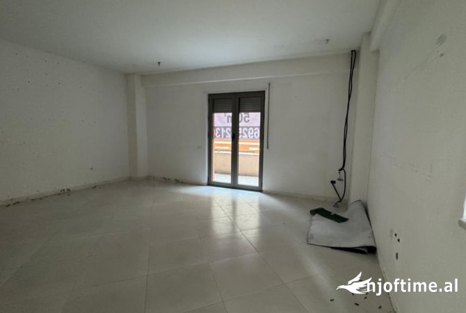 Ambient biznesi me qera 3+1 ne Tirane - 800 Euro