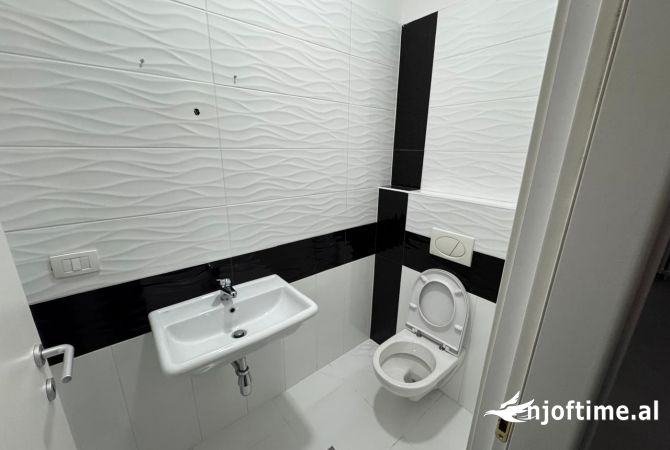 Ambient biznesi me qera 3+1 ne Tirane - 800 Euro