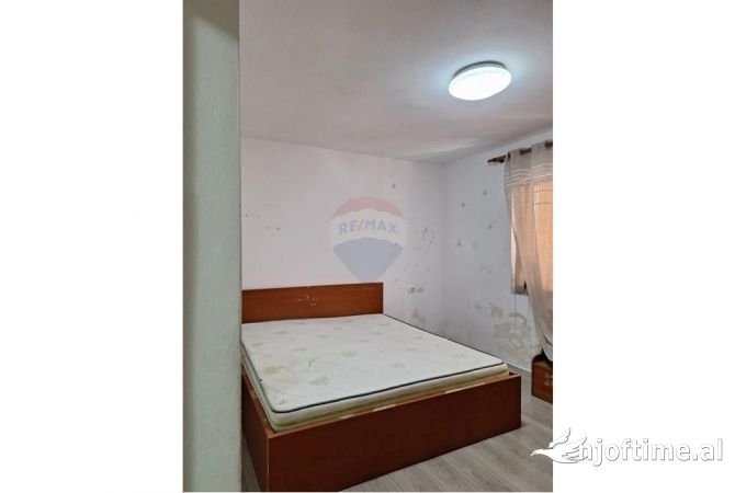 Shtepi me qera Apartament ne Tirane, 1+1, Mobilimi E mobiluar, Pagesa 500  Euro.