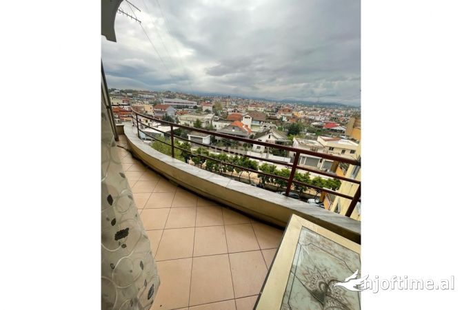 Shtepi ne shitje Apartament ne Tirane, 2+1, Mobilimi E mobiluar, Pagesa 115,000  Euro.