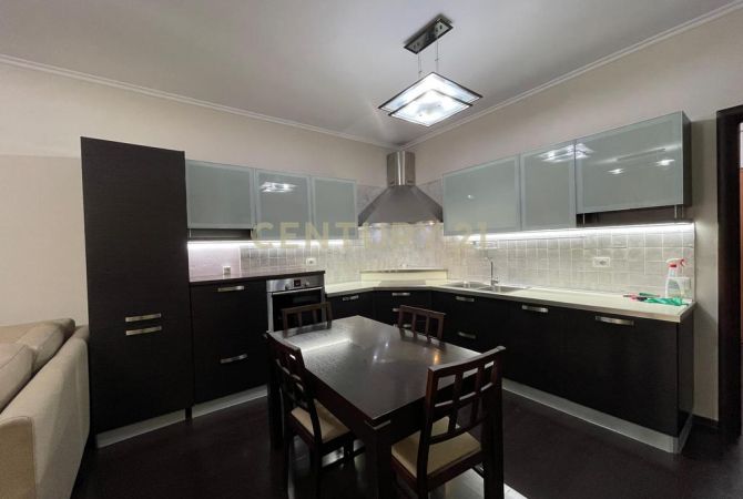 Shtepi me qera Apartament ne Tirane, 2+1, Mobilimi E mobiluar, Pagesa 650  Euro.