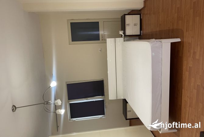 Shtepi me qera Apartament ne Tirane, 2+1, Mobilimi E mobiluar, Pagesa 400  Euro.