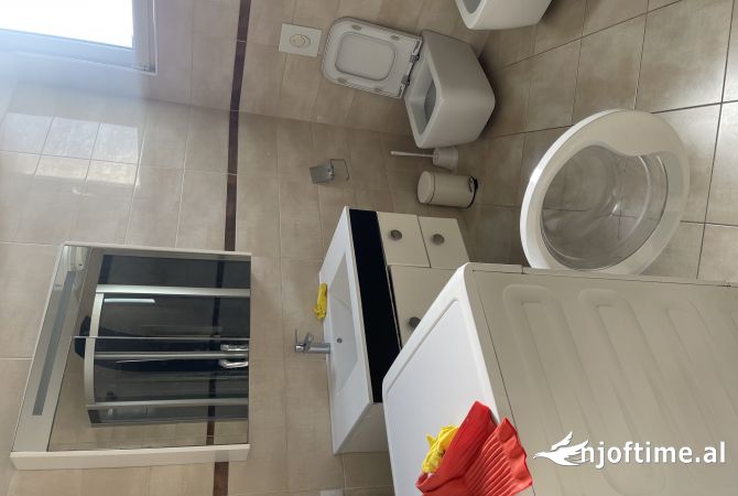 Shtepi me qera Apartament ne Tirane, 2+1, Mobilimi E mobiluar, Pagesa 400  Euro.