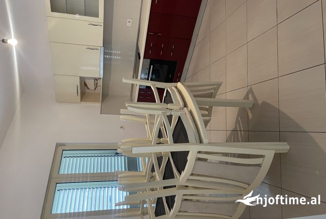 Shtepi me qera Apartament ne Tirane, 2+1, Mobilimi E mobiluar, Pagesa 400  Euro.